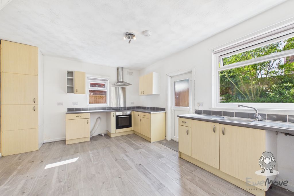 Property photo 3 of 9 21 (12)