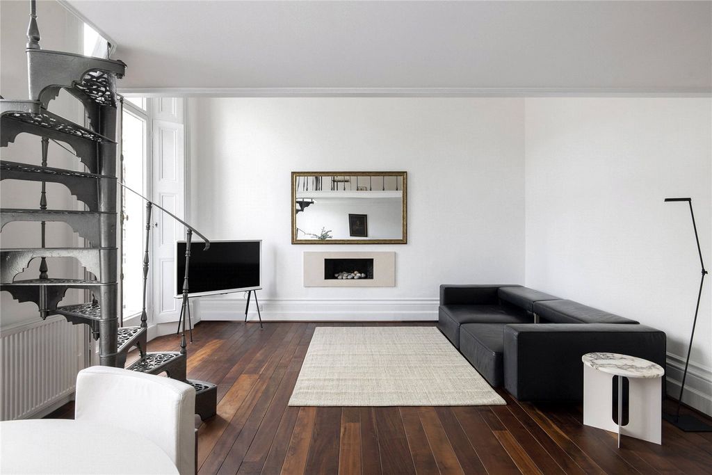 Property photo 3 of 11 Picture No. 02