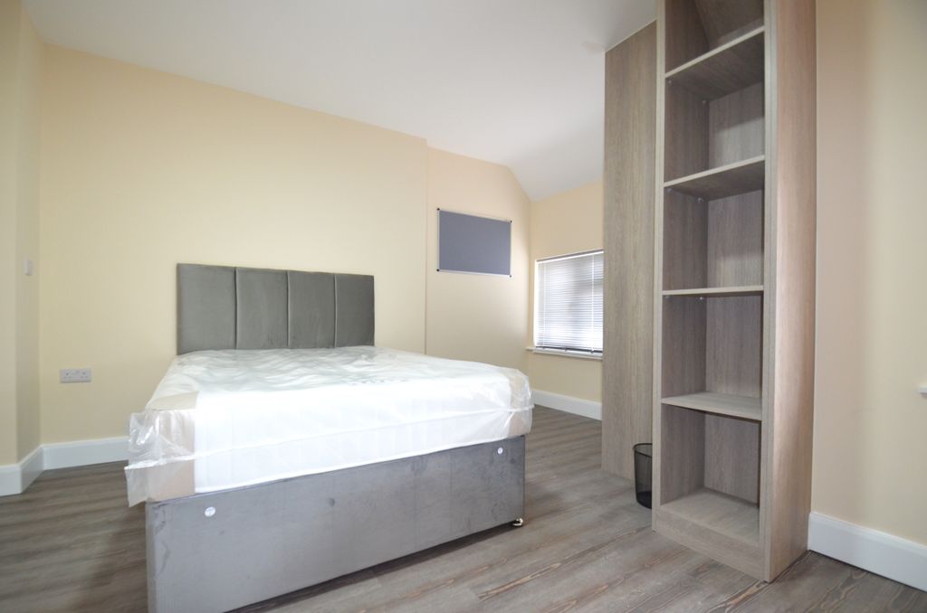 Property photo 2 of 3 Bed 2