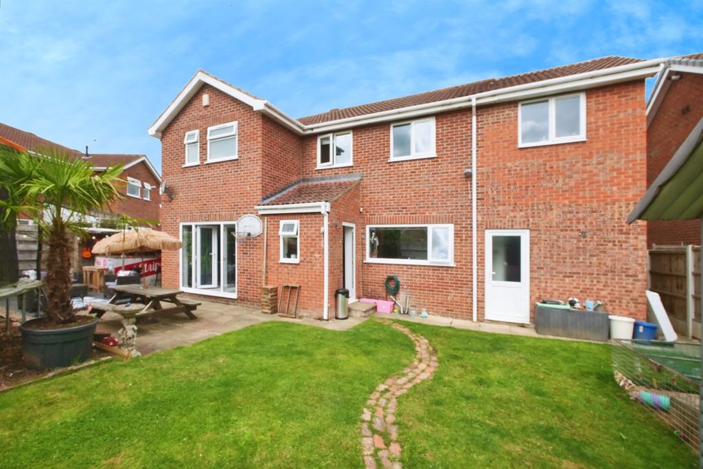 Property photo 2 of 17