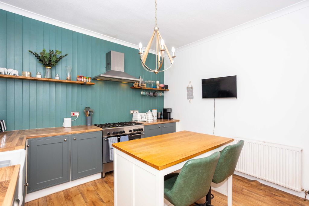 Property photo 3 of 29 Fitted Kitchen