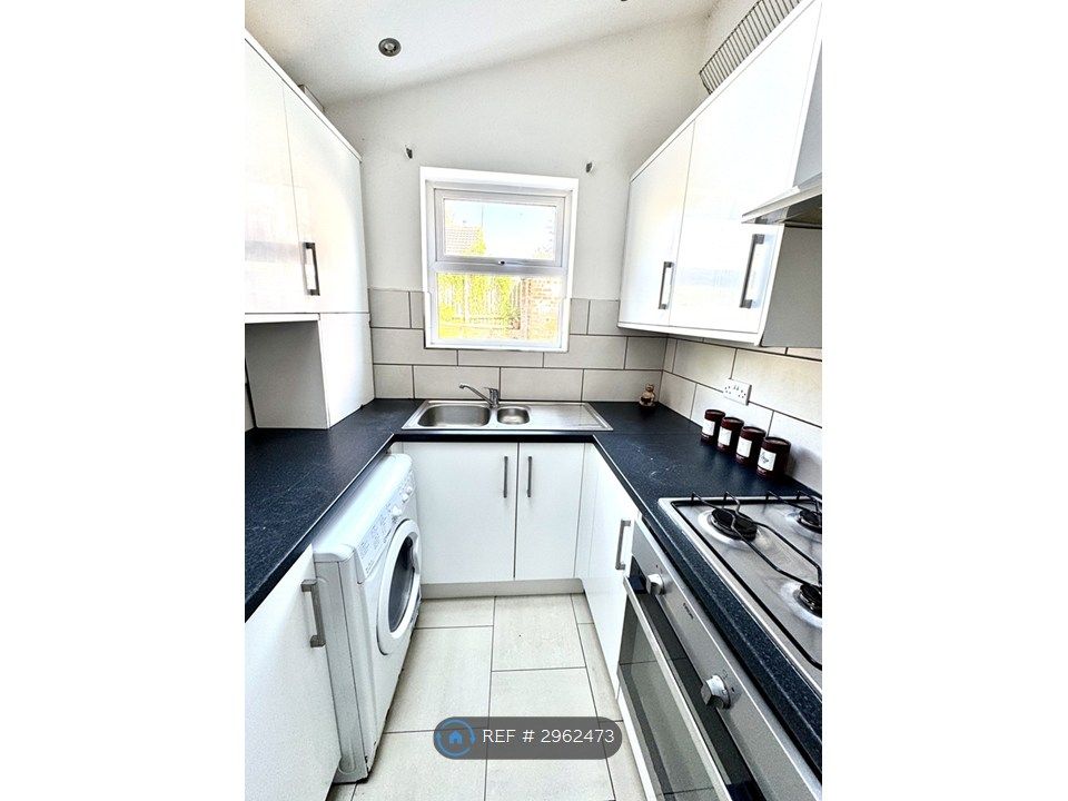 Property photo 3 of 35