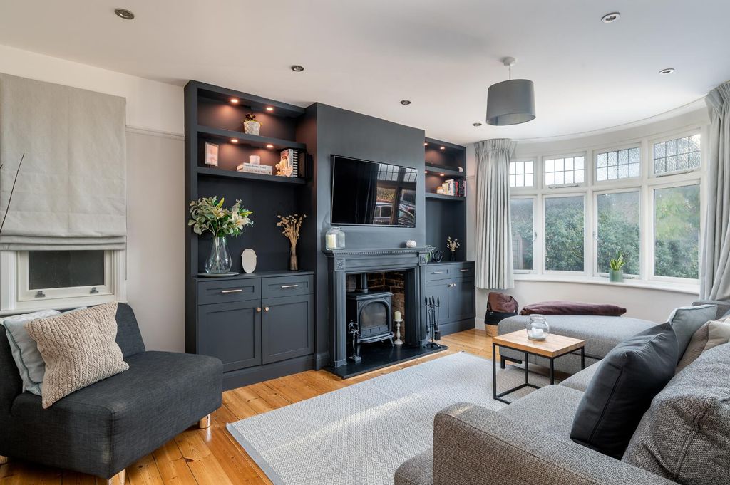 Property photo 2 of 31