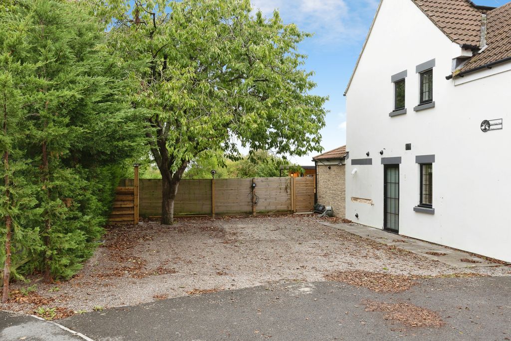 Property photo 3 of 35 Photo 26
