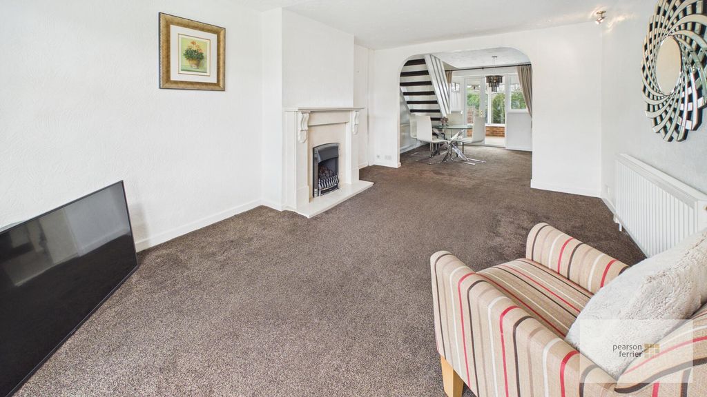 Property photo 3 of 16 Lounge