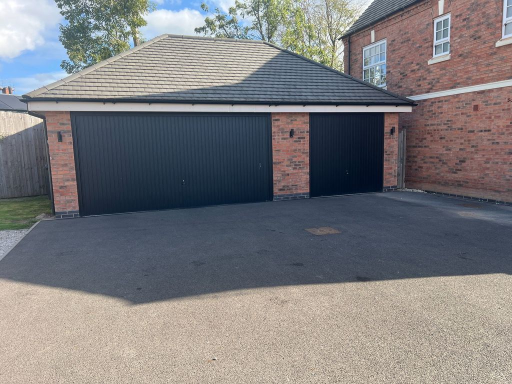 Property photo 2 of 39