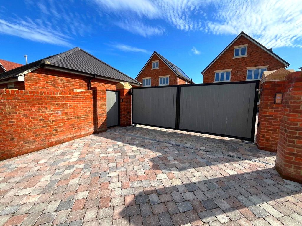 Property photo 3 of 32 Picture No. 57