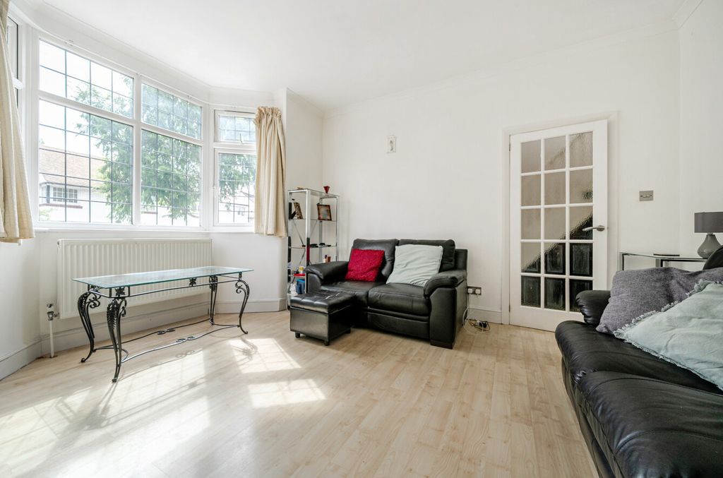 Property photo 2 of 16 1330801-12-688204...