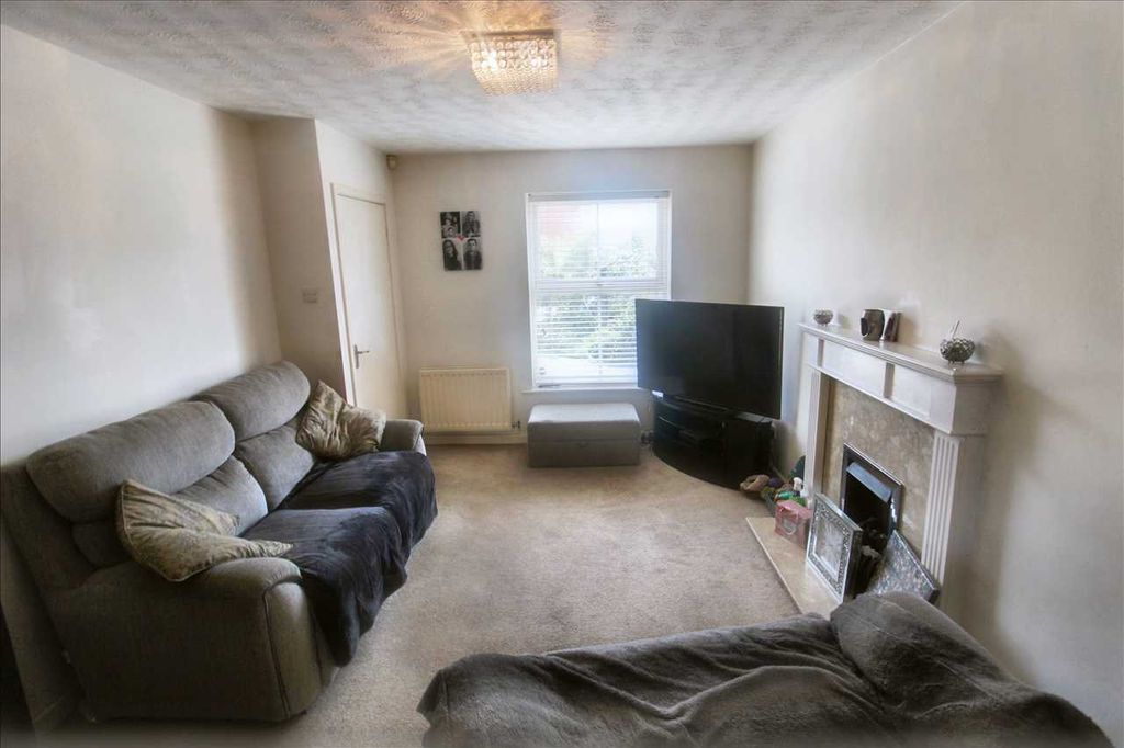 Property photo 2 of 13 Lounge