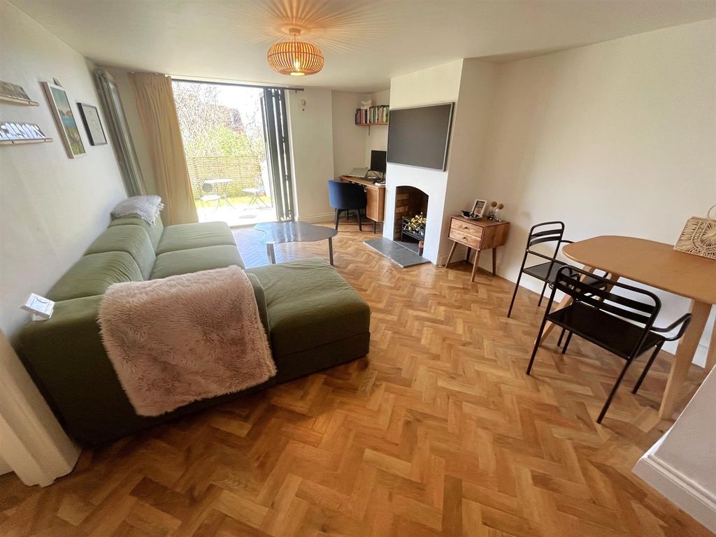 Property photo 2 of 11