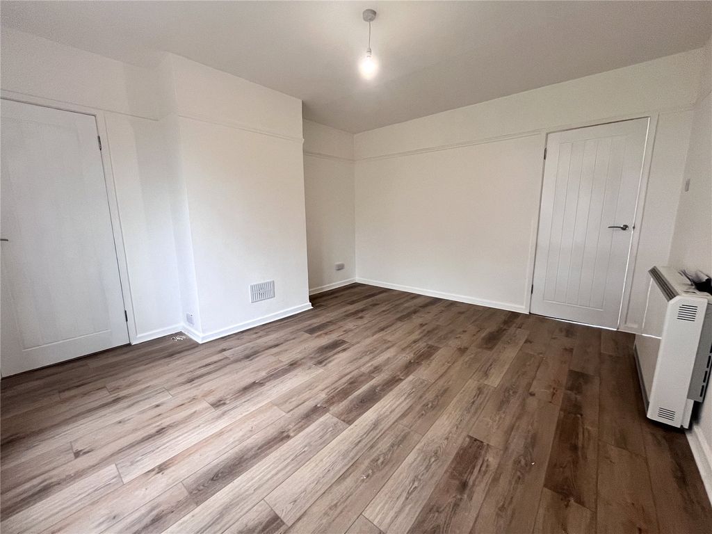 Property photo 3 of 19 Picture No. 06