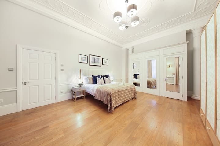 Property photo 2 of 10 Bedroom