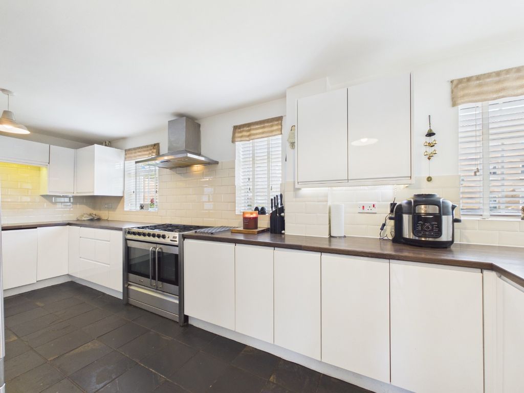 Property photo 3 of 18 4977015