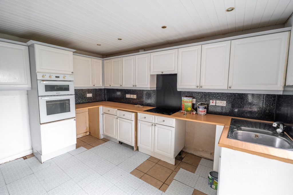 Property photo 3 of 8 4974654