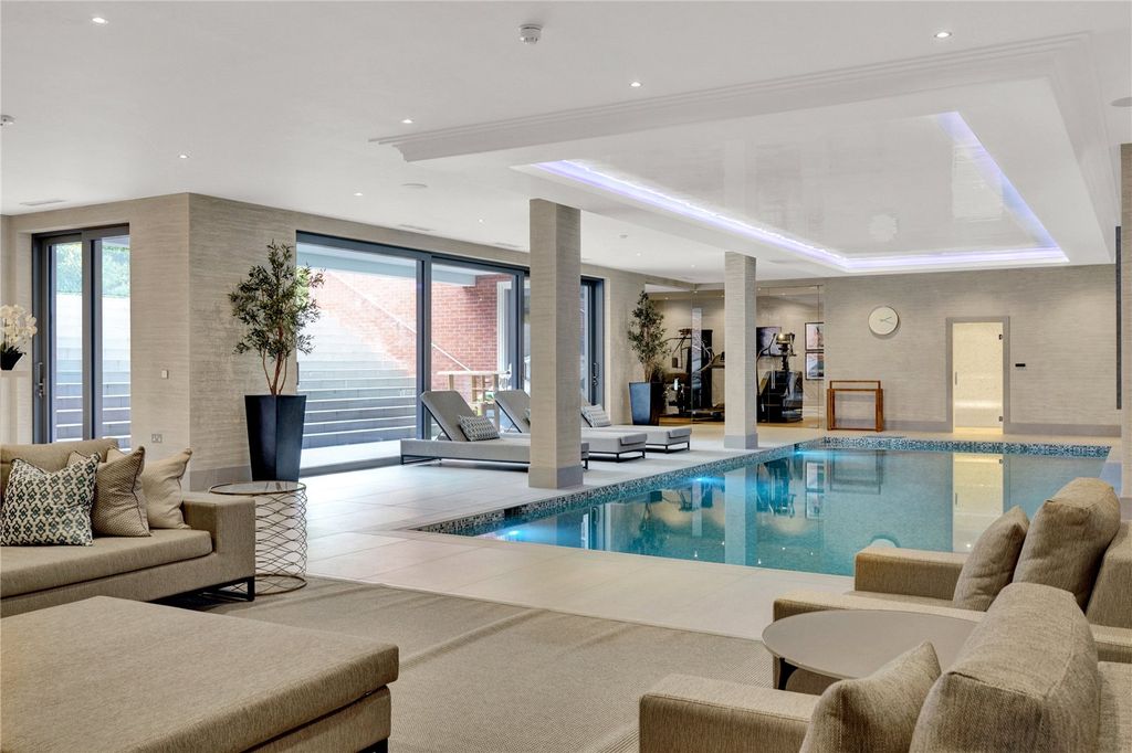 Property photo 2 of 29 Swimming Pool