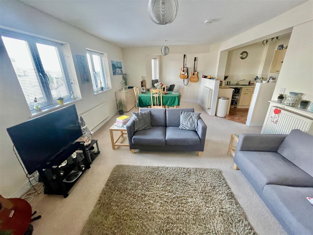 Property photo 2 of 19 Fullsizerender (5).Jpeg