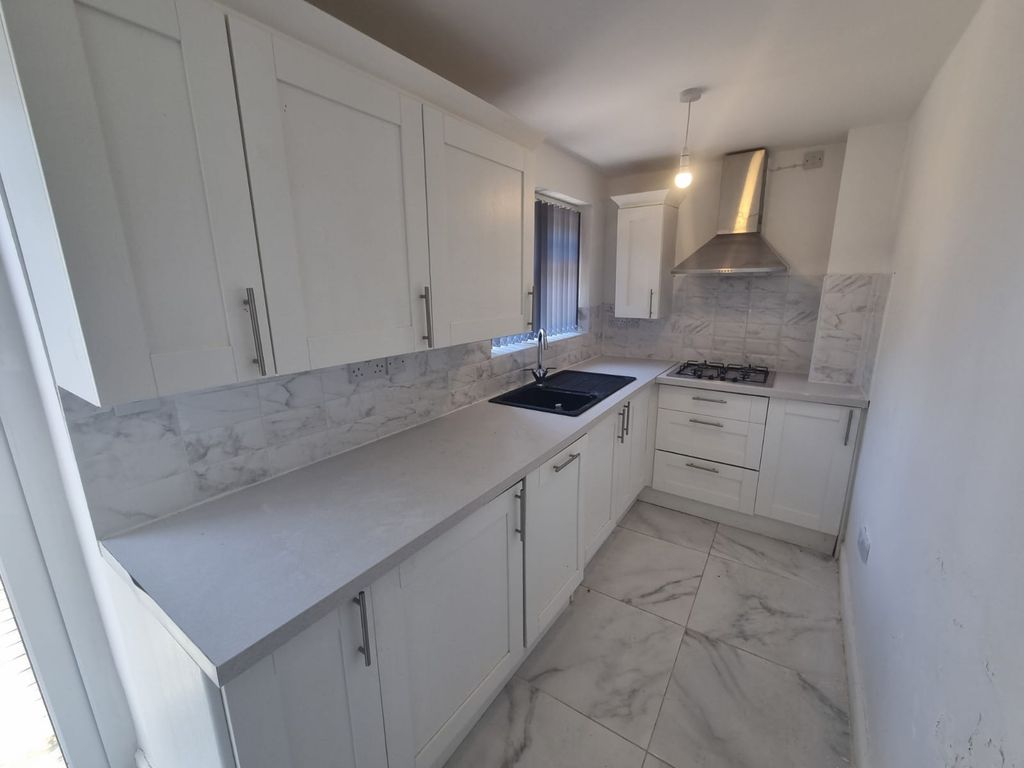 Property photo 2 of 10 4