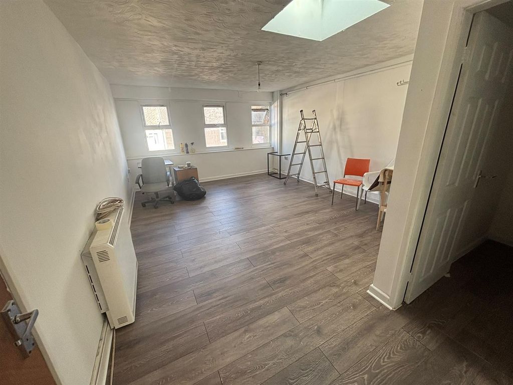 Property photo 1 of 6 Whatsapp Image 2026-10-16 At 13.28.30 (1).Jpeg