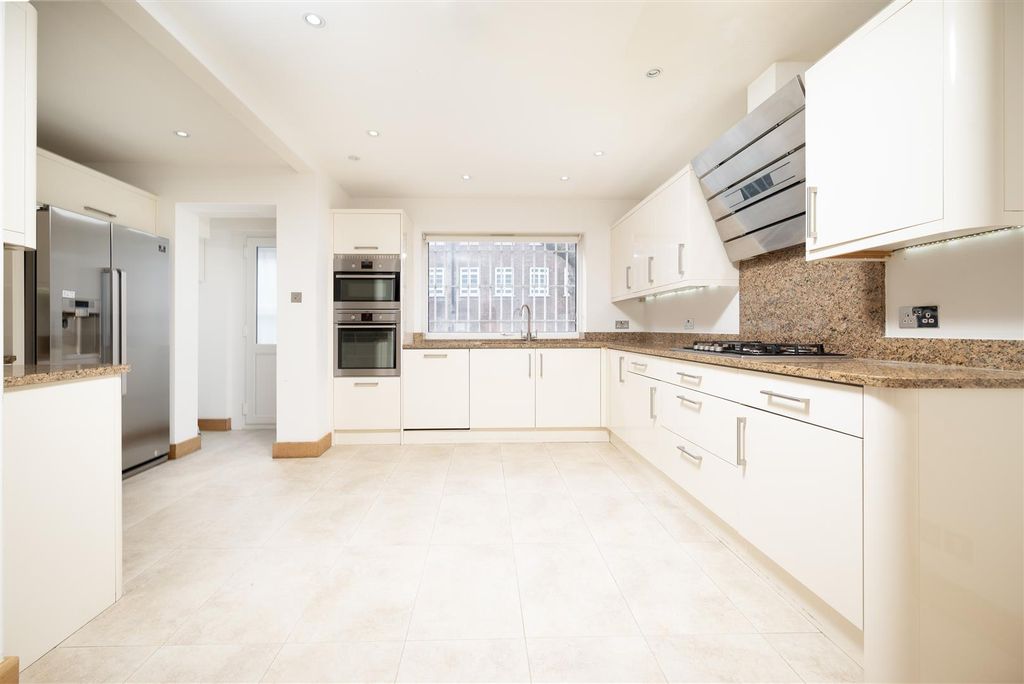 Property photo 2 of 14 2