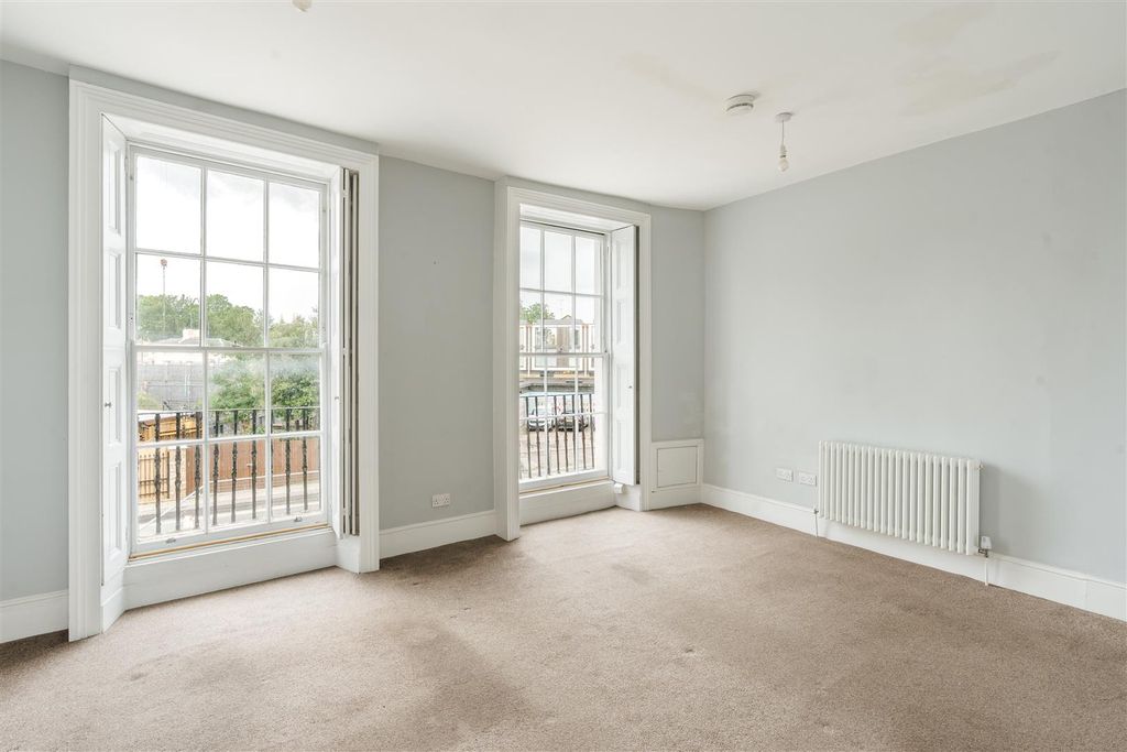 Property photo 3 of 14 Delancey_Street-02.Jpg