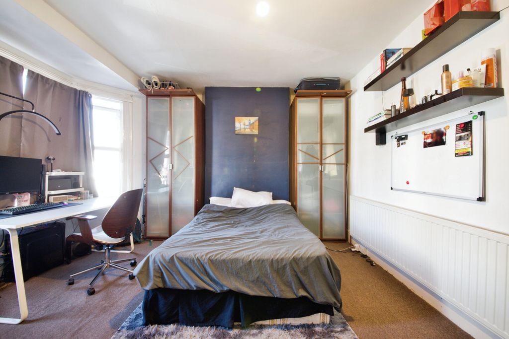 Property photo 1 of 13 Bedroom