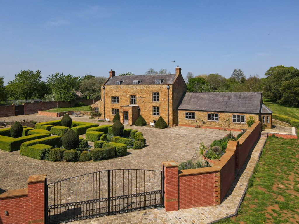 Property photo 2 of 18