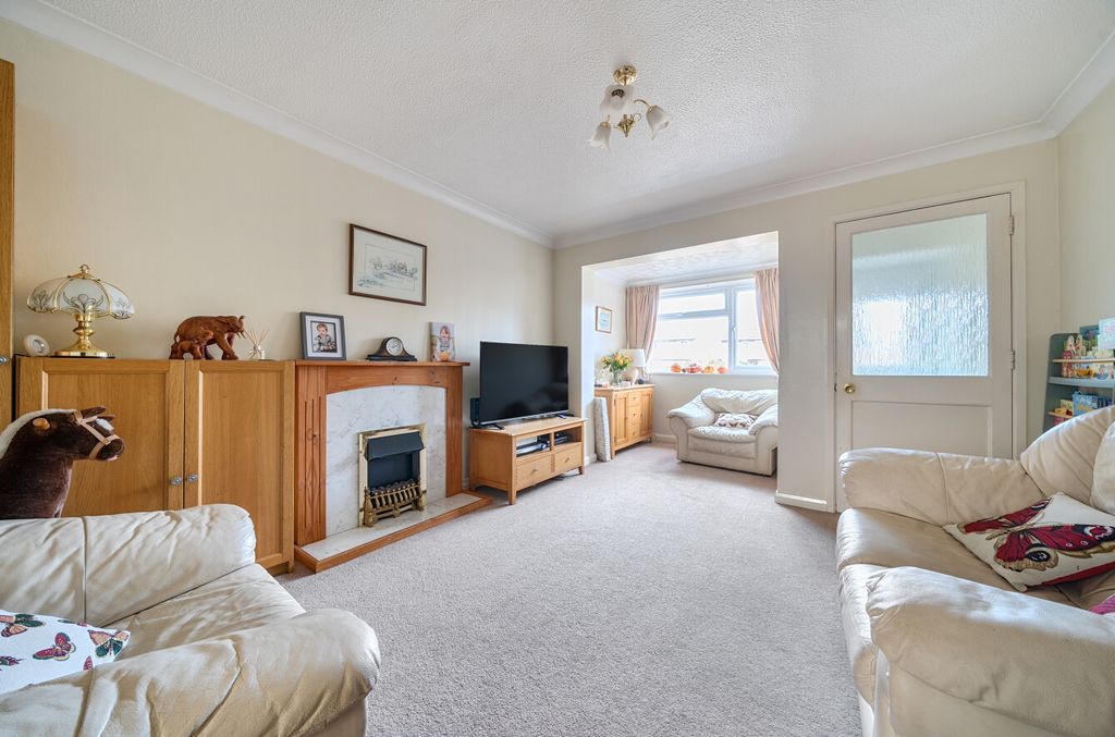 Property photo 2 of 14 1405779-7-697Cbc5...