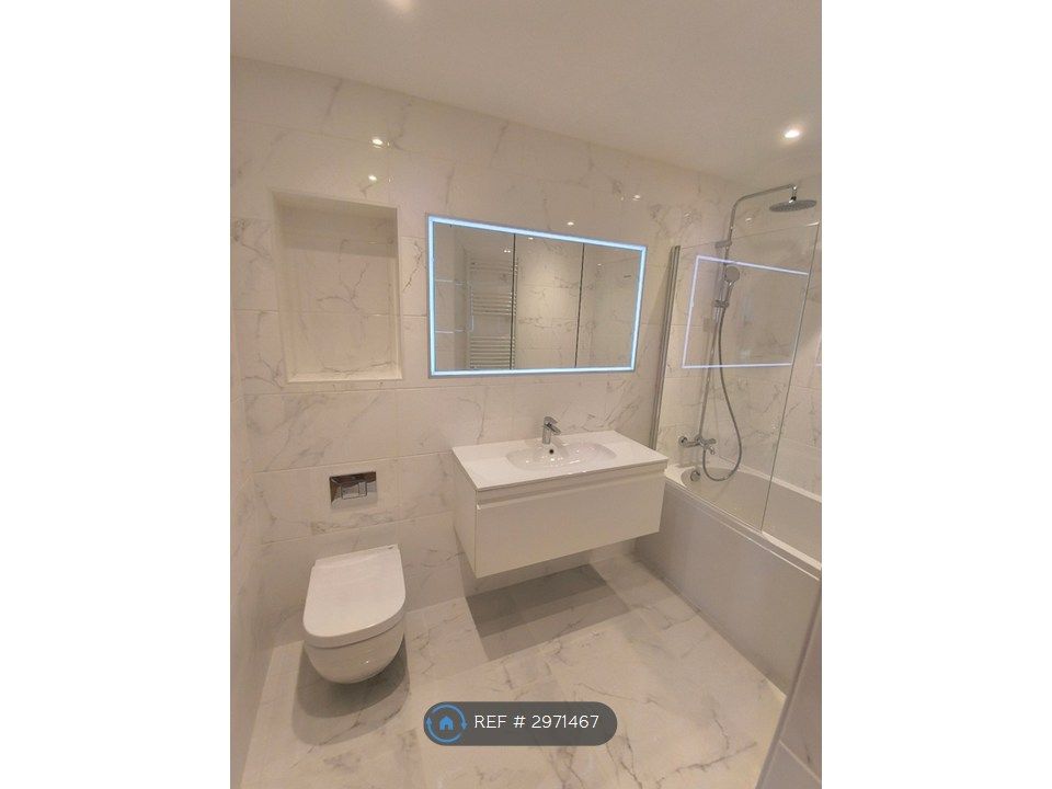 Property photo 2 of 13 Bathroom 2
