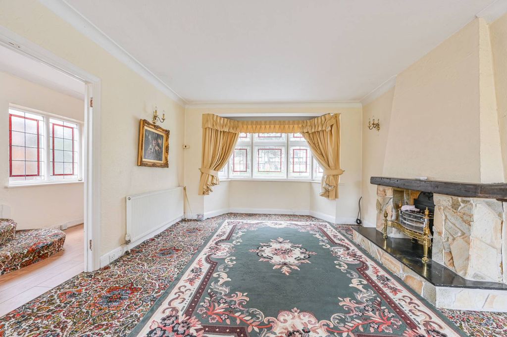 Property photo 2 of 12