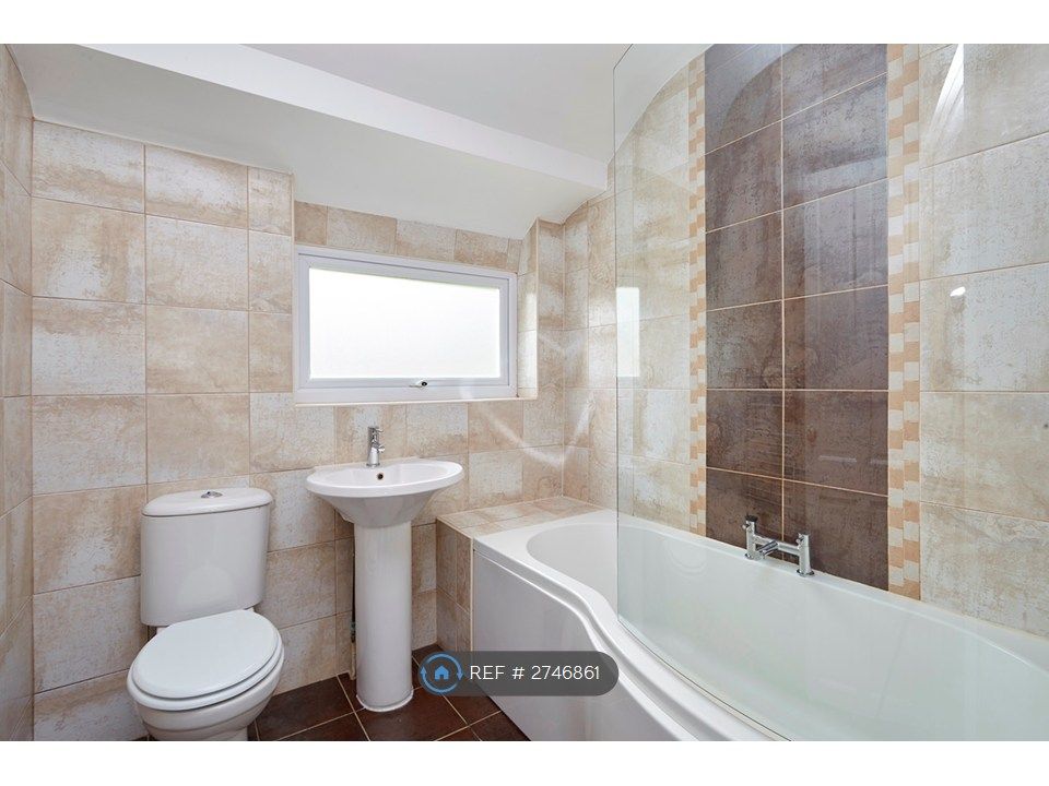 Property photo 2 of 5 Shared Bathroom