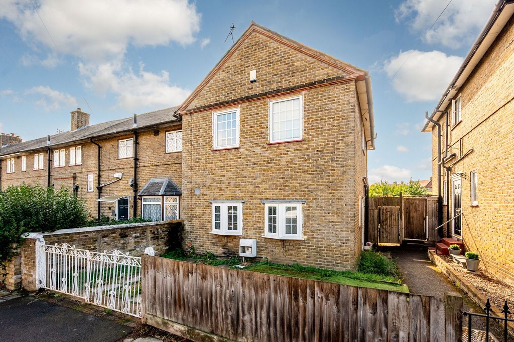 Property photo 2 of 17
