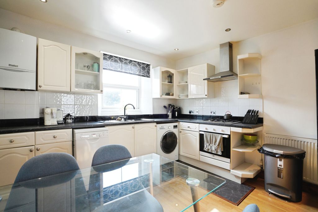 Property photo 3 of 20