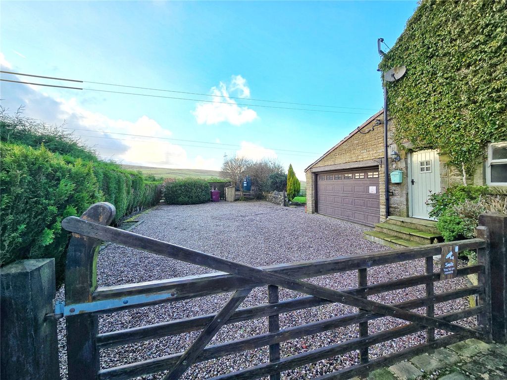 Property photo 3 of 37 Gated Entrance