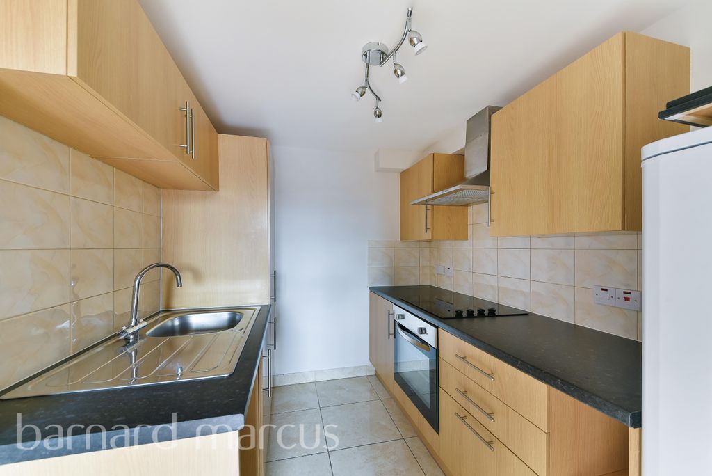 Property photo 3 of 8 Kitchen