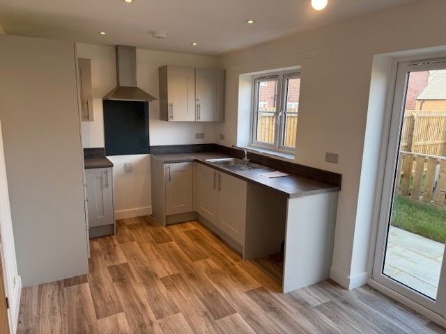 Property photo 2 of 7 Kitchen