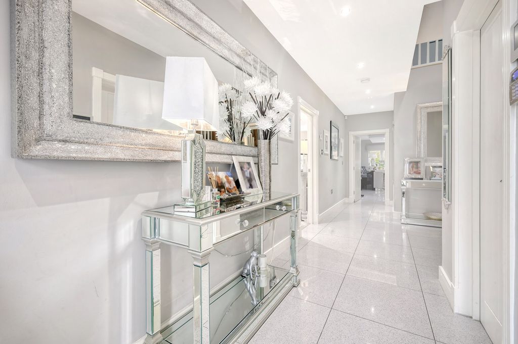 Property photo 3 of 29