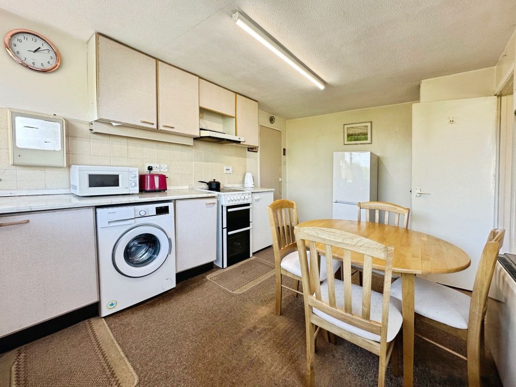 Property photo 2 of 25 4866392