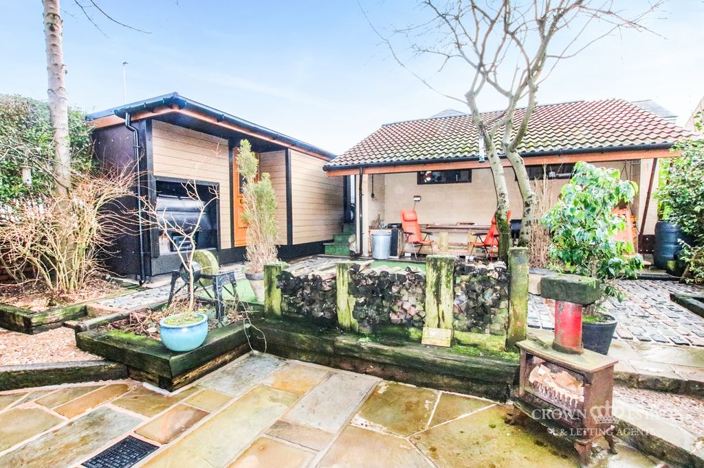 Property photo 2 of 28