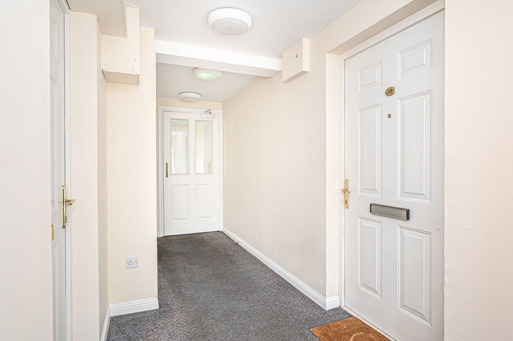 Property photo 3 of 19 Hallway