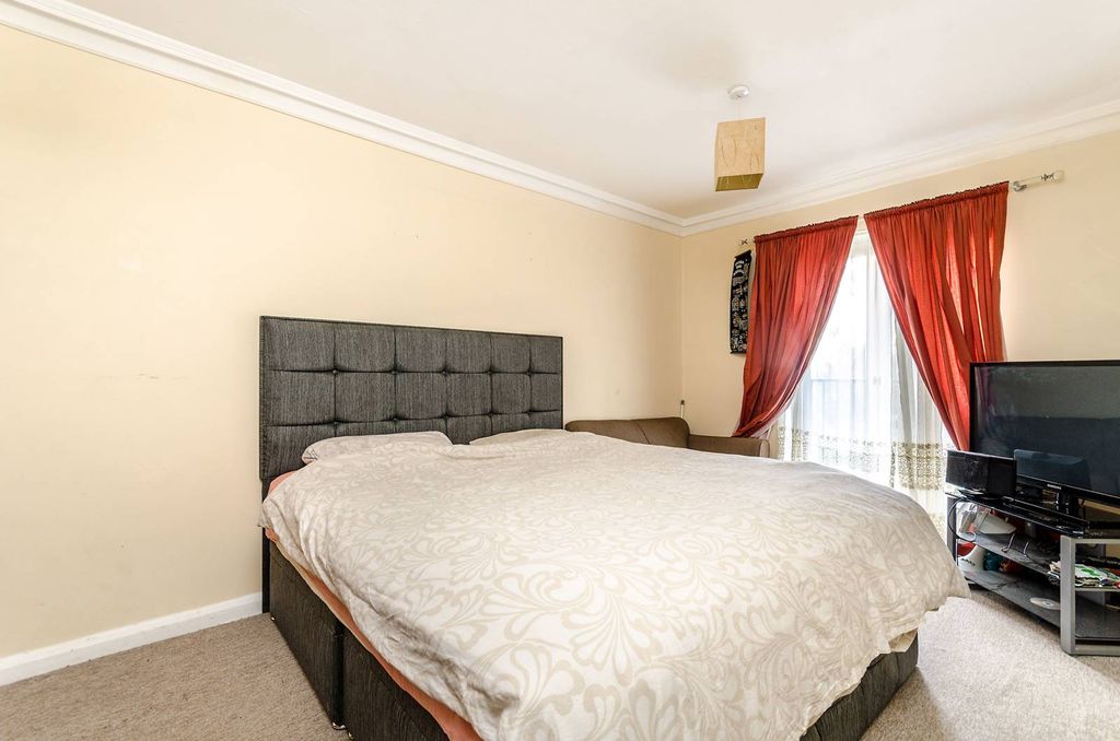 Property photo 3 of 8
