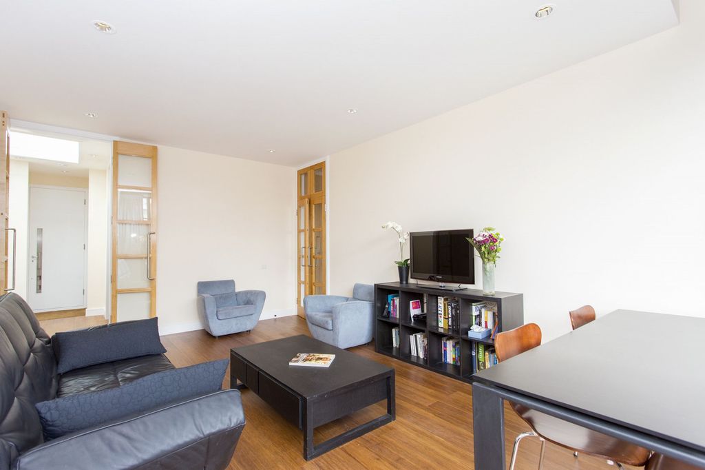 Property photo 2 of 40