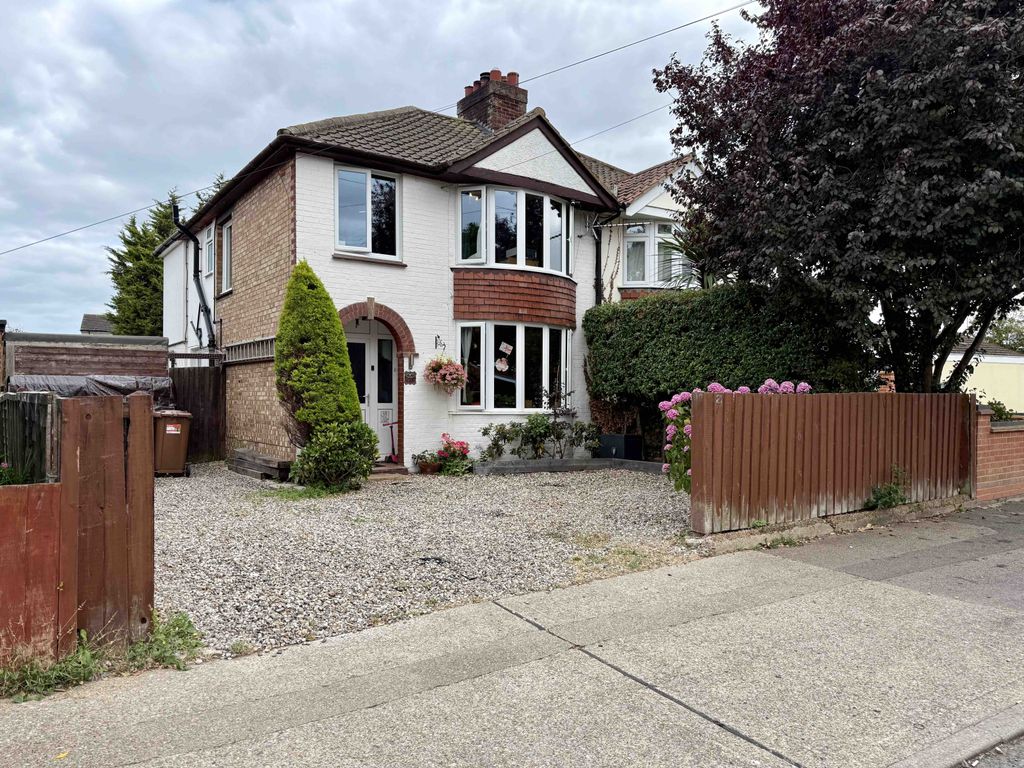 Property photo 1 of 18 4 Bedroom Semi Detached House For Sale - Felixstowe - Wainwrights