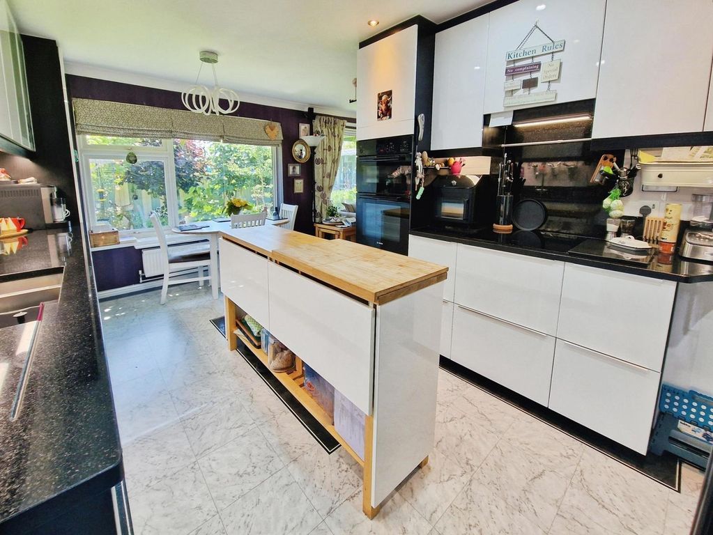 Property photo 2 of 19 Kitchen/Dining