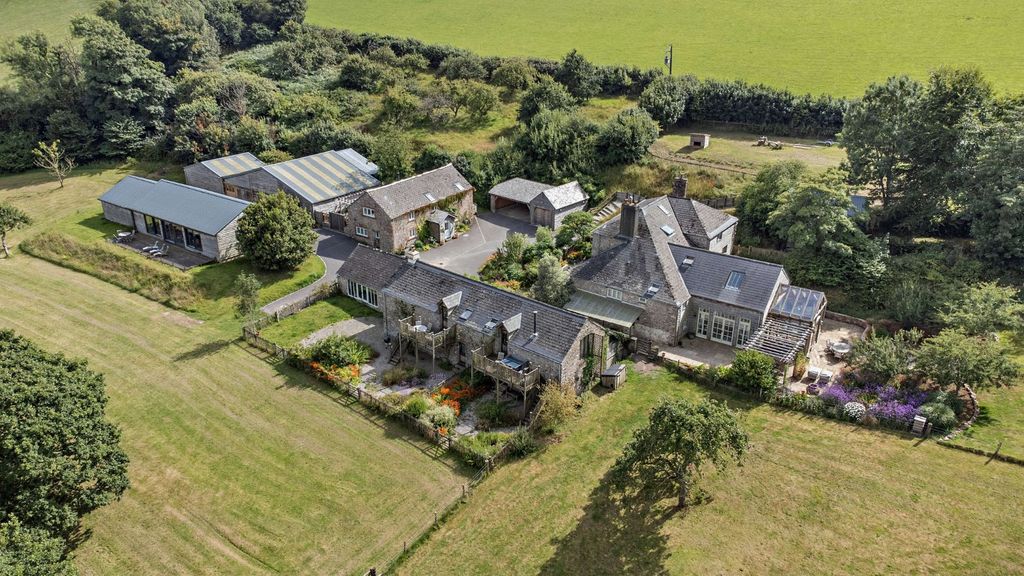 Property photo 1 of 39 Wood Farm