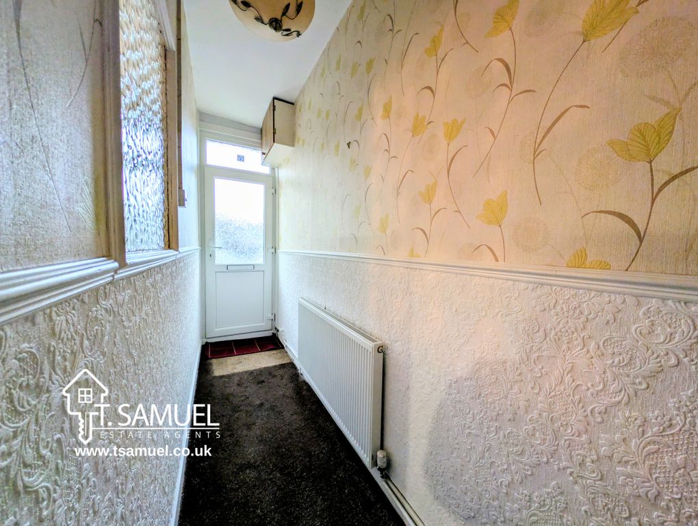 Property photo 2 of 28 Hallway