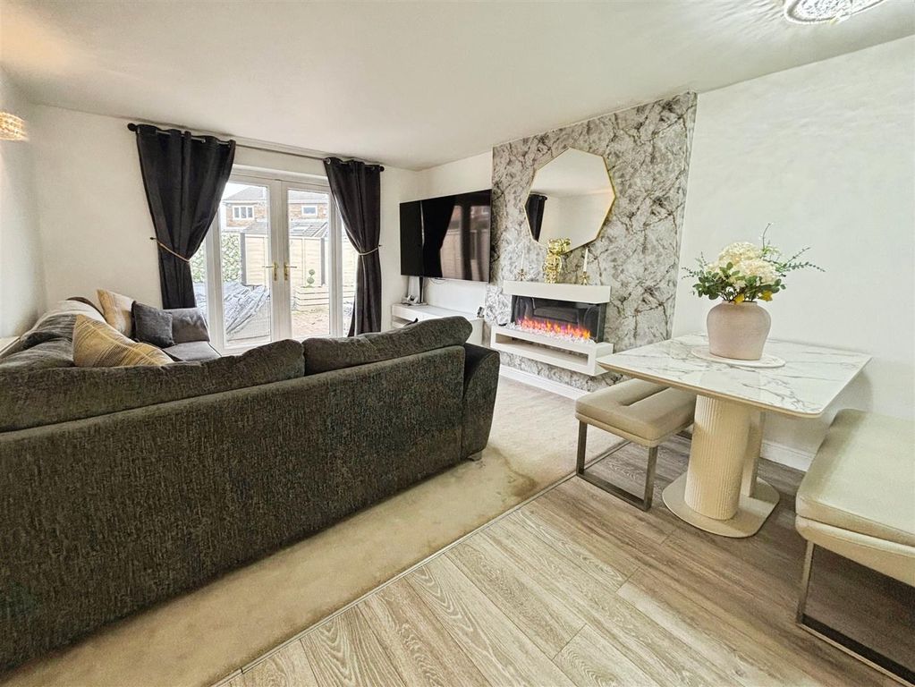 Property photo 2 of 16 Lounge/Diner