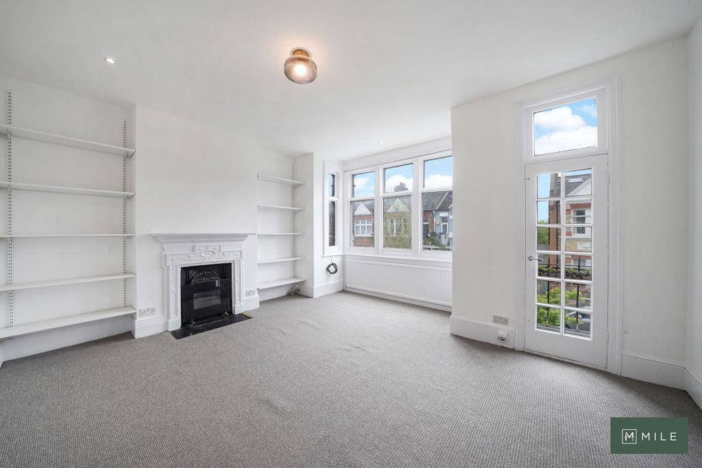Property photo 1 of 12 82A Clifford Gardens, First Floor Flat - Dghvldxpm