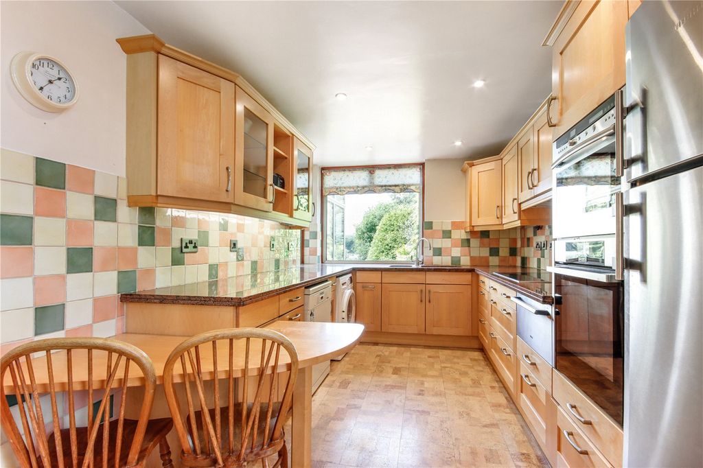 Property photo 3 of 15 Kitchen/Breakfast