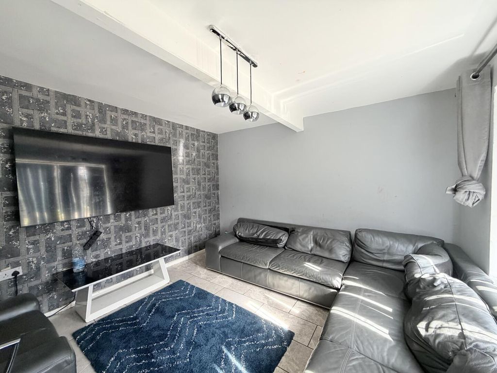 Property photo 3 of 10 Living Room