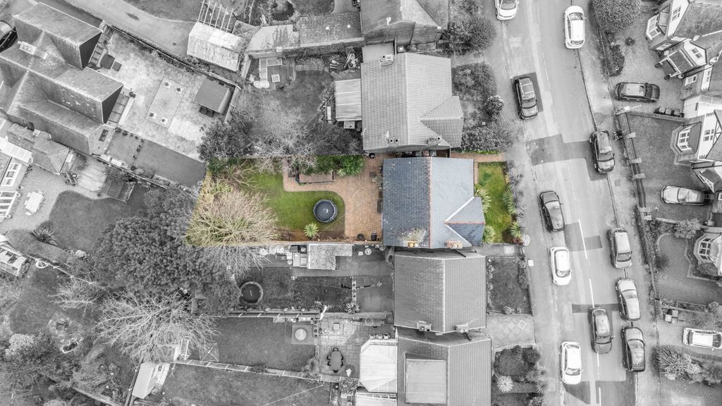 Property photo 2 of 39